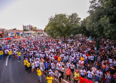 A caminhada seguiu  até a Avenida João XXIII