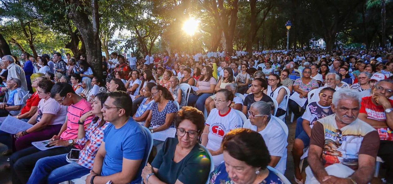 A missa começou às 16h