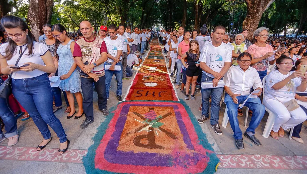 Centenas de fiéis participaram do evento religioso