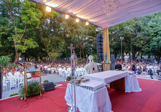 Tradicional missa em celebração ao Corpus Christi