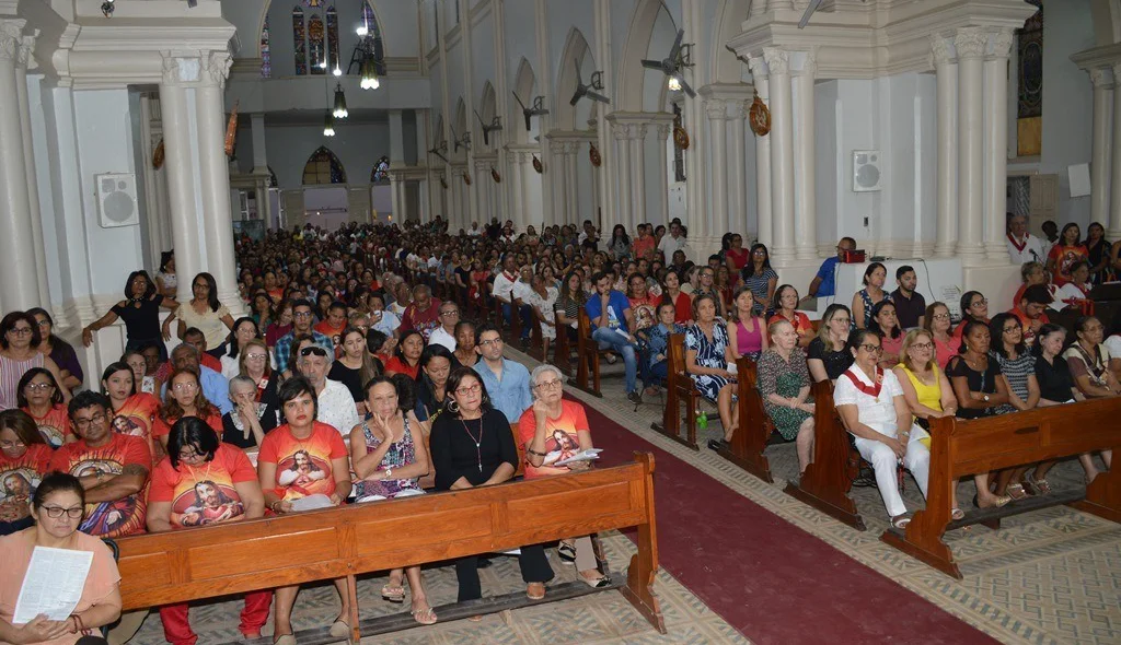Antes da procissão fiéis participam de missa na Catedral