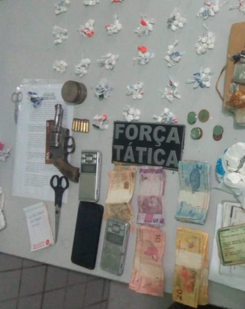 Droga encontrada em boca de fumo