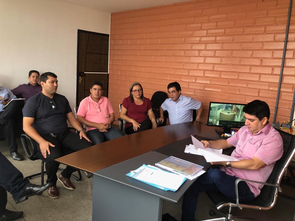 Prefeita Vilma Amorim participa de reunião com gestores