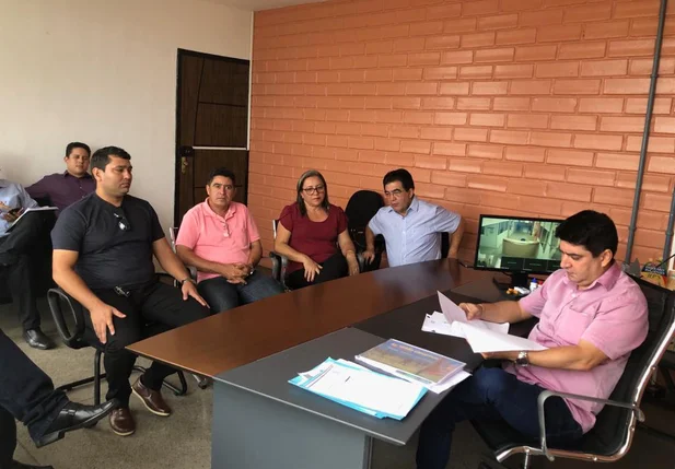 Prefeita Vilma Amorim participa de reunião com gestores