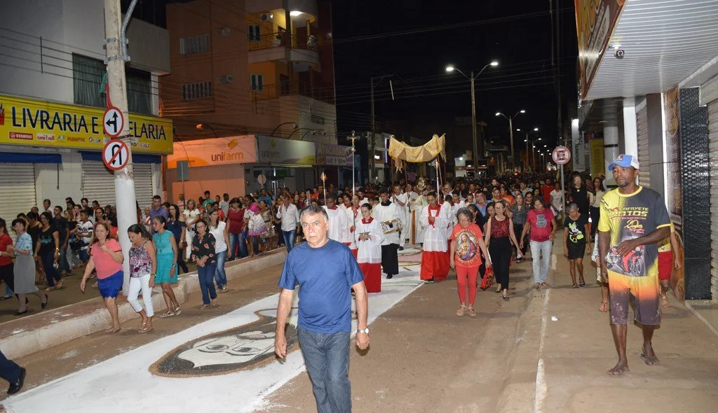 Procissão segue pela avenida Getúlio Vargas