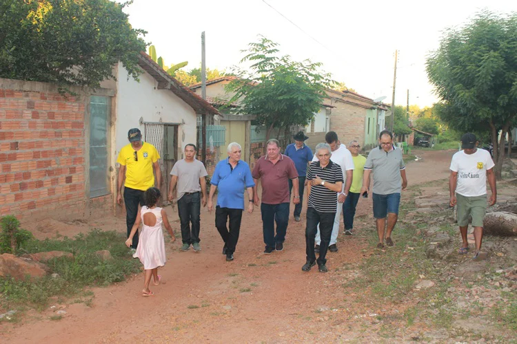 Themístocles Filho em visita a Esperantina 