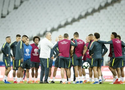 Brasil enfrenta o Peru
