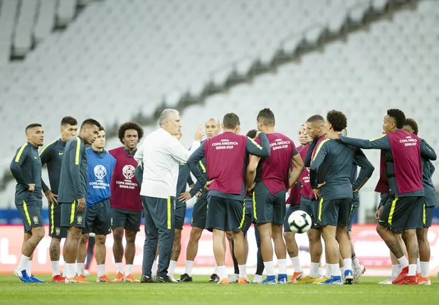 Brasil enfrenta o Peru