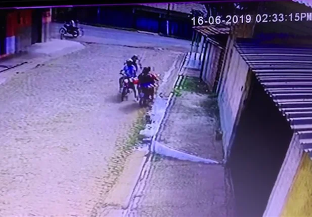 Câmera flagra assalto na cidade de Miguel Alves