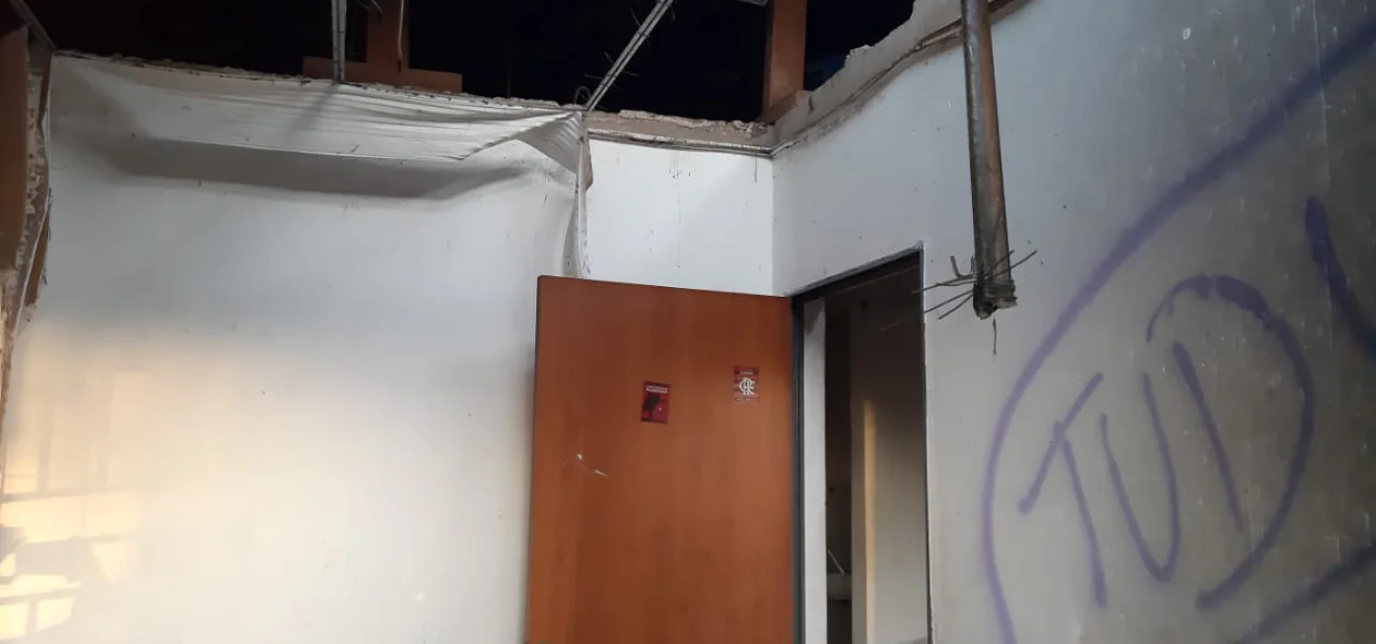 Bombeiros atuaram no combate ao incêndio