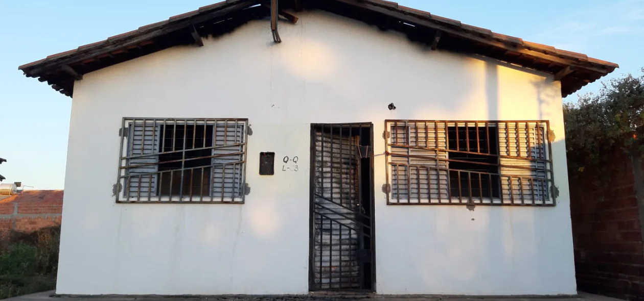 Imóvel abandonado no Torquato Neto IV