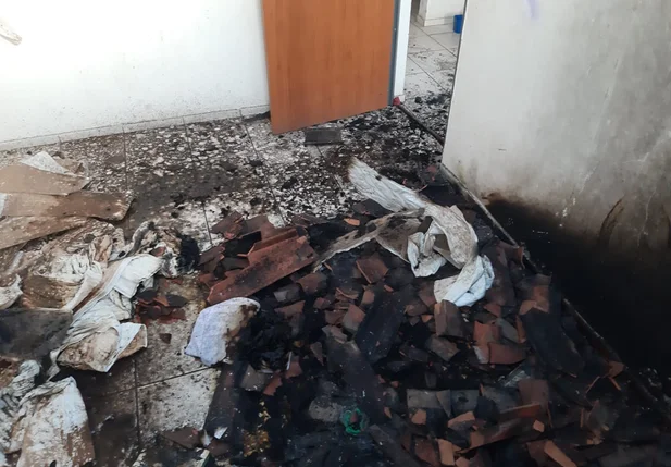 Incêndio destrói casa no Residencial Torquato Neto IV
