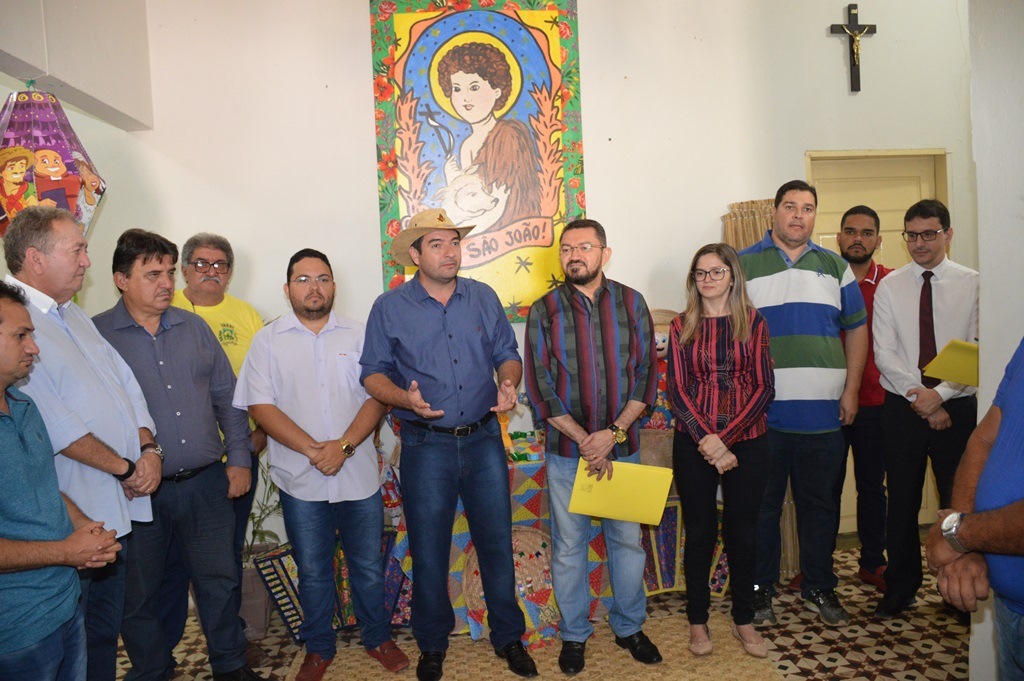 Secretário de Cultura Iata Rodrigues (de chapéu) destaca grandiosidade da festa