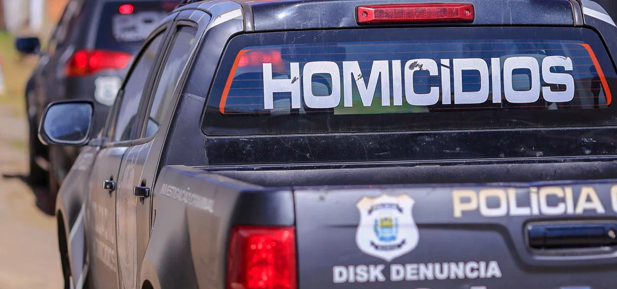 Carro da Delegacia de Homicídios