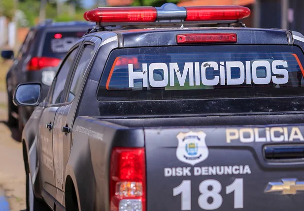 Carro da Delegacia de Homicídios