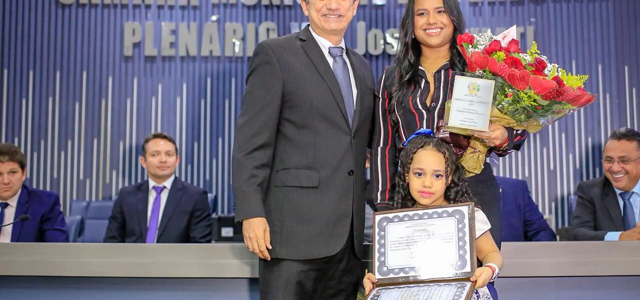Germana Chaves recebe homenagem