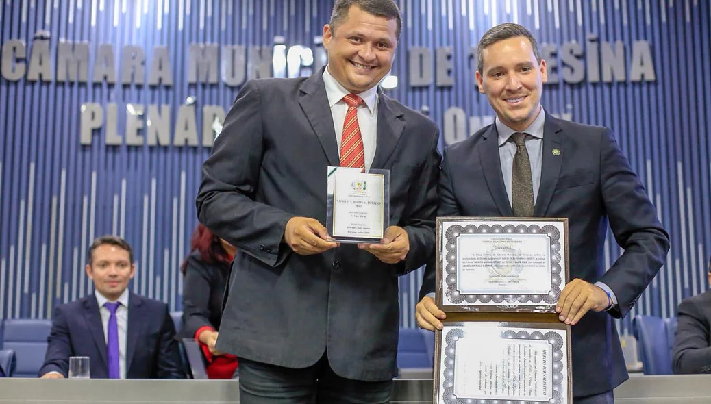 Jornalista Felipe Reis recebe homenagem do vereador Ítalo Barros