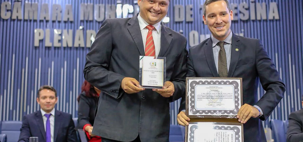 Jornalista Felipe Reis recebe homenagem do vereador Ítalo Barros