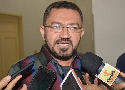 Padre Walmir garante que ambulantes não retornarão à Praça Josino Ferreira