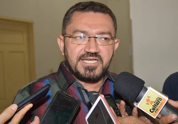 Padre Walmir garante que ambulantes não retornarão à Praça Josino Ferreira