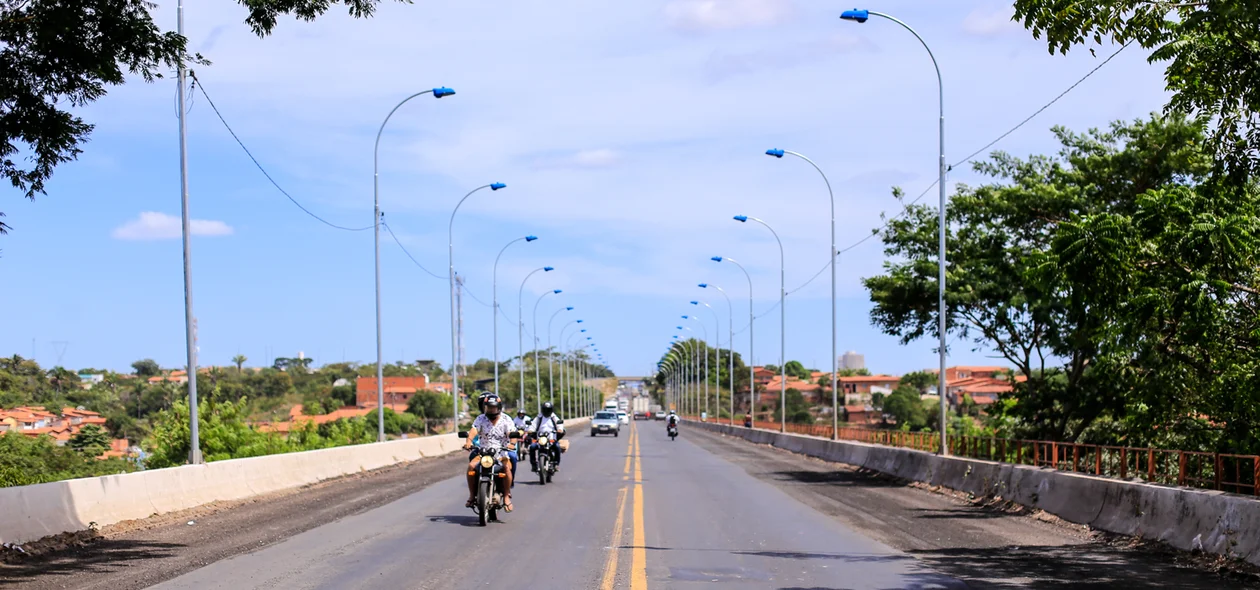 Recapeamento asfáltico na ponte do Tancredo Neves