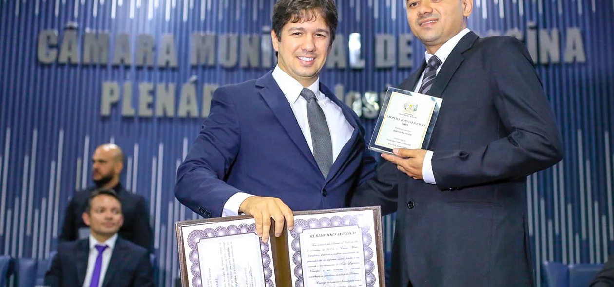 Vereador Samuel entrega homenagem ao fotógrafo Jailson Ferreira