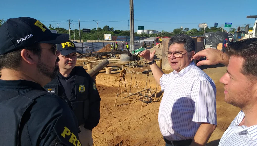 Elmano acompanha obra de viaduto do Mercado do Peixe