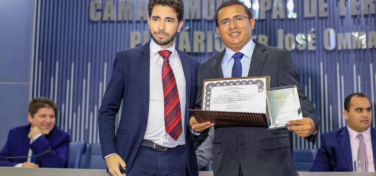 Magalhães sendo homenageado