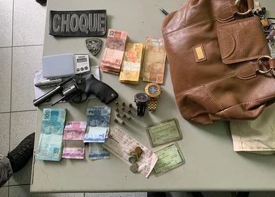 Material encontrado em poder da dupla