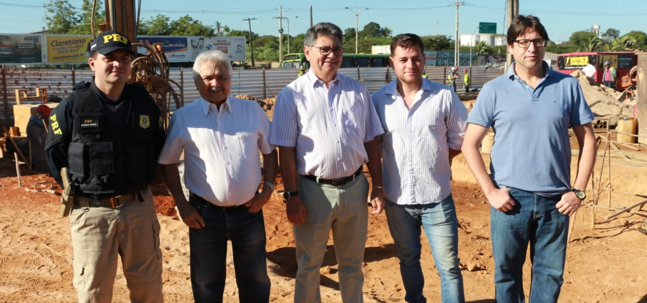 Senador Elmano visita construção de viaduto na zona sudeste de Teresina
