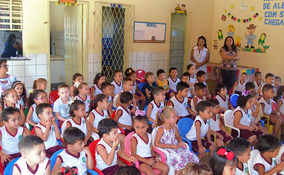 Alunos participando da semana do bebê em Joaquim Pires