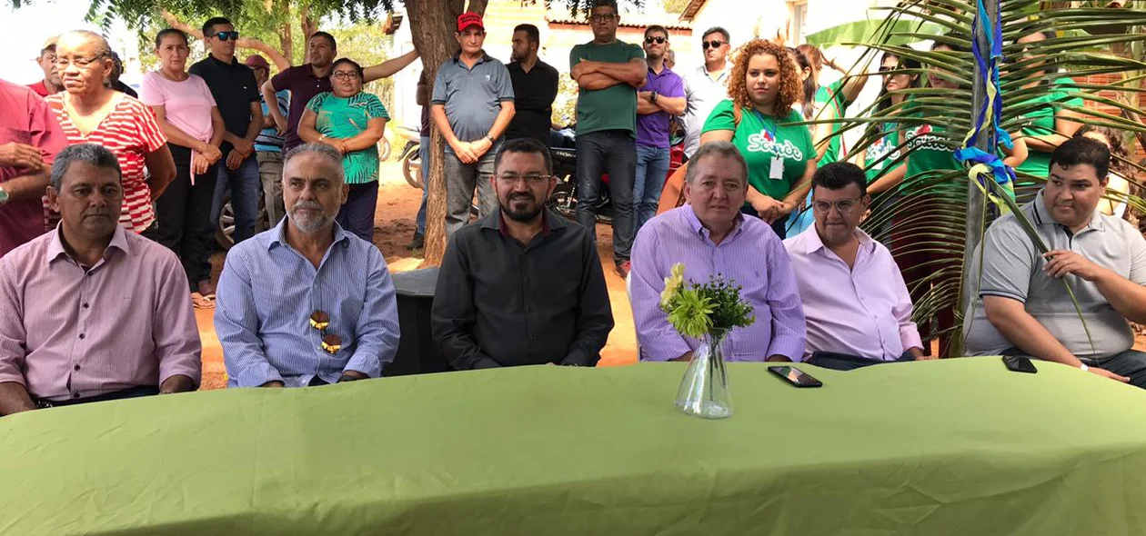 Autoridades presentes na inauguração