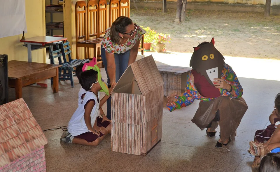Brincadeiras durante a semana do bebê