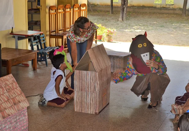 Brincadeiras durante a semana do bebê