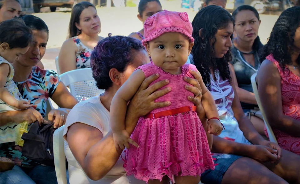 Criança participando da semana do bebê