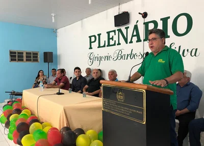 João Mádson discursando em São Gonçalo