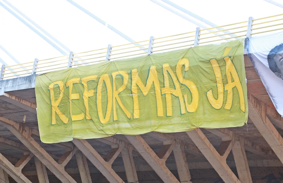 Além de apoiar o ministro, os manifestantes apoiam as reformas do presidente Bolsonaro
