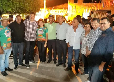Nerinho e Gil Paraibano prestigiam festa junina em Picos