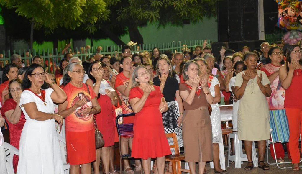 Devotos participam da Festa do Sagrado Coração de Jesus