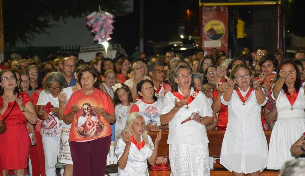 Fiéis participam da celebração