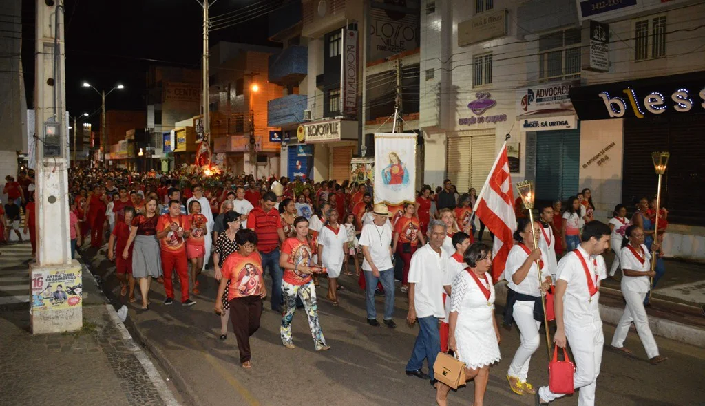 Procissão segue pela avenida Getúlio Vargas