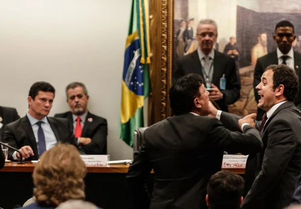 Confusão na audiência de Moro