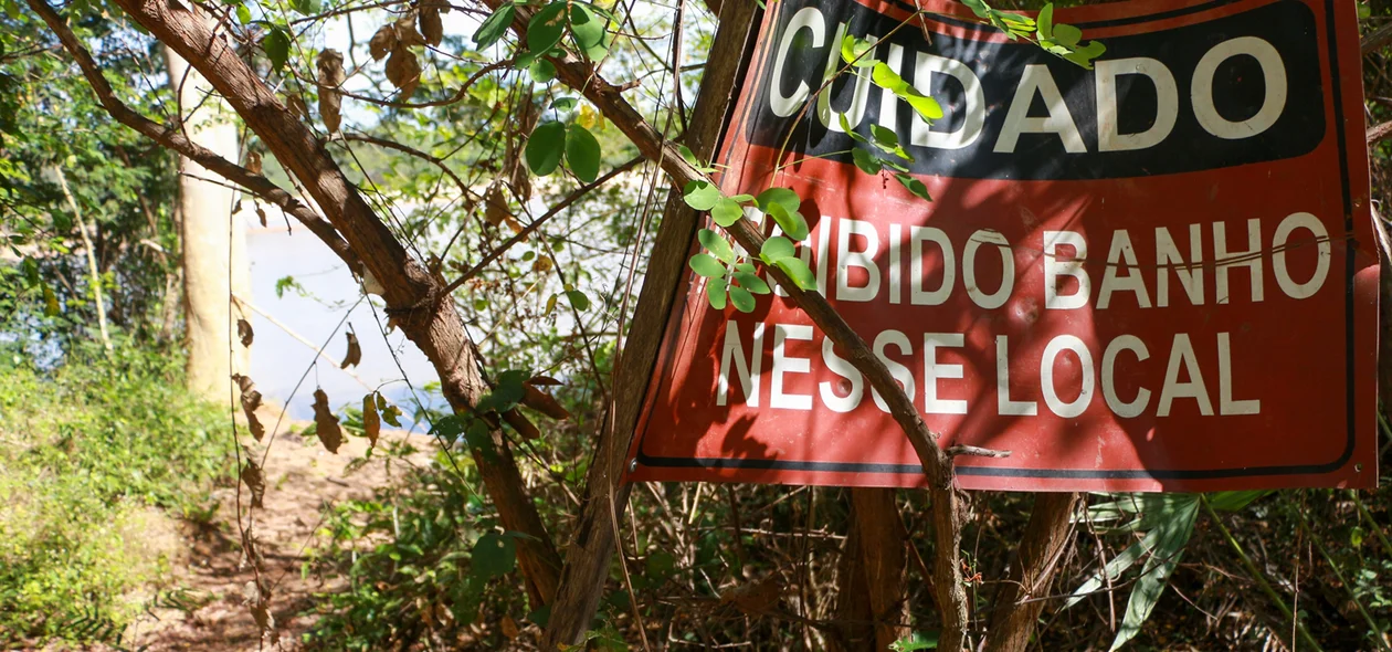 Era proibido o banho no local