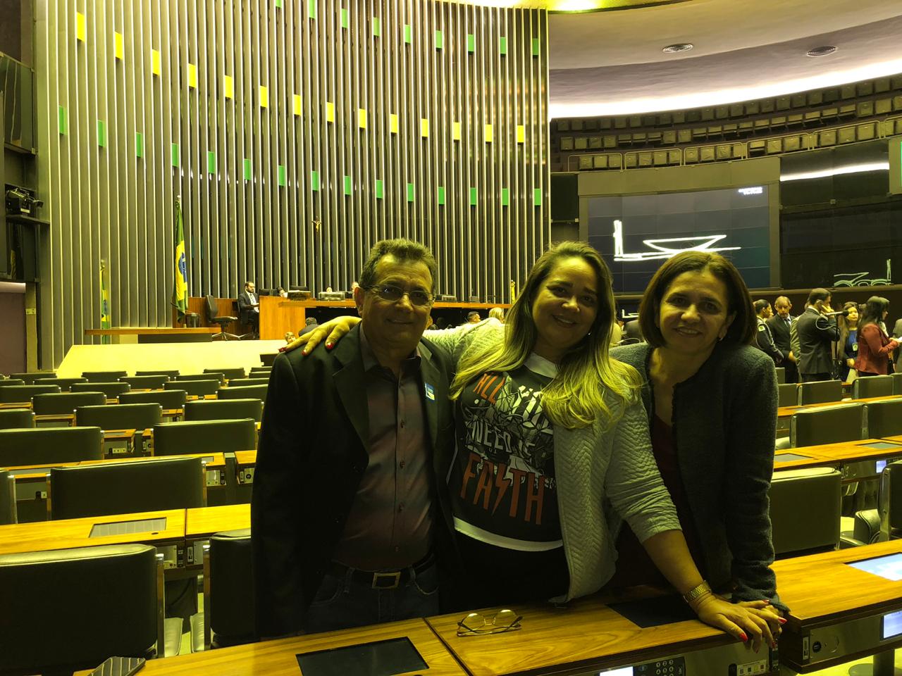 Genival Bezerra participa de congresso em Brasília