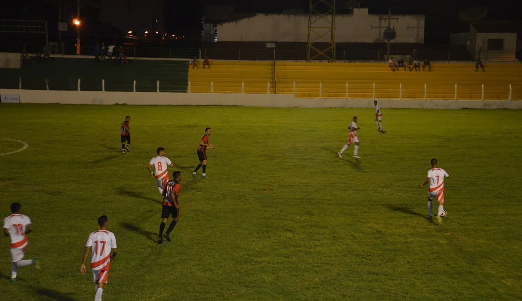 Jogo de abertura terminou empatado em 1 a 1.