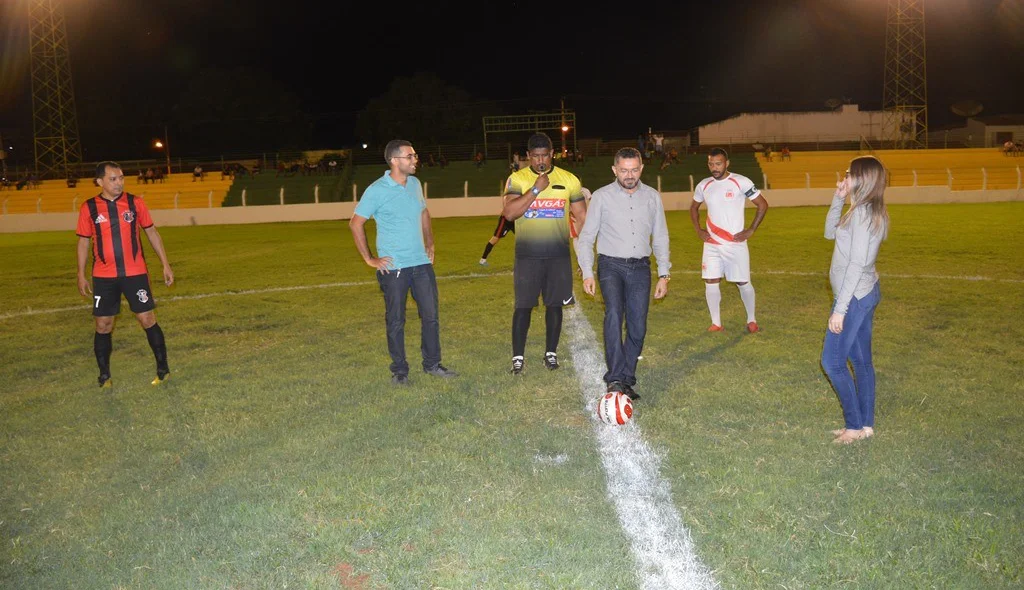 Padre Walmir e Maria Santana deram o pontapé inicial na partida.
