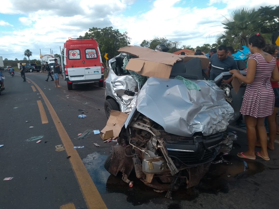 Sandero ficou destruído