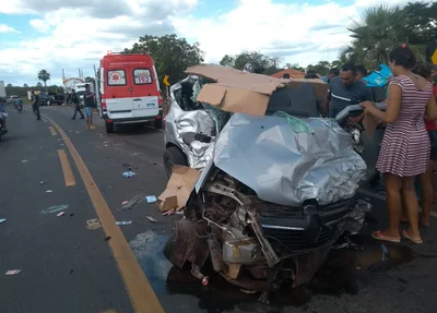Sandero ficou destruído