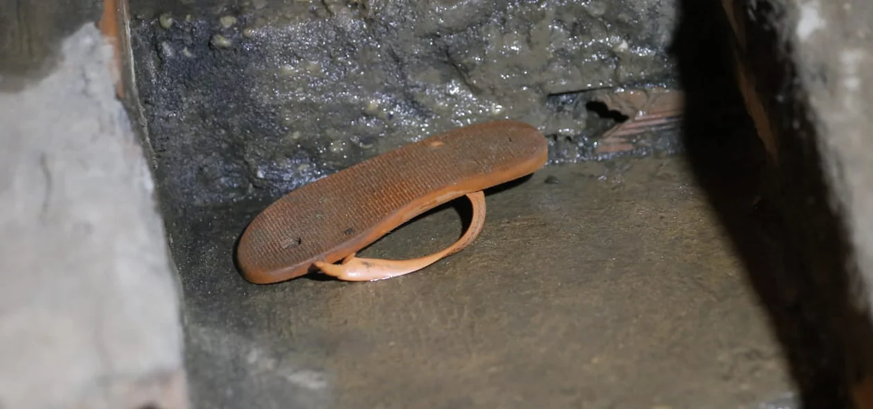 Chinelo da vítima