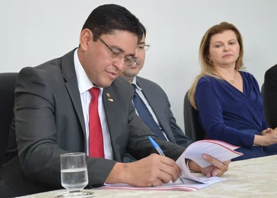 Procurador assina ato de regulamentação das secretarias unificadas